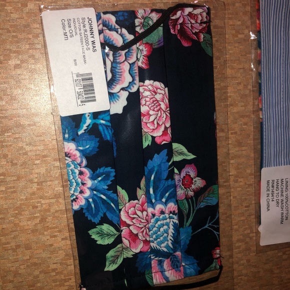 Bundle lot of 4 Johnny Was Non-Filtered Masks - Picture 9 of 11